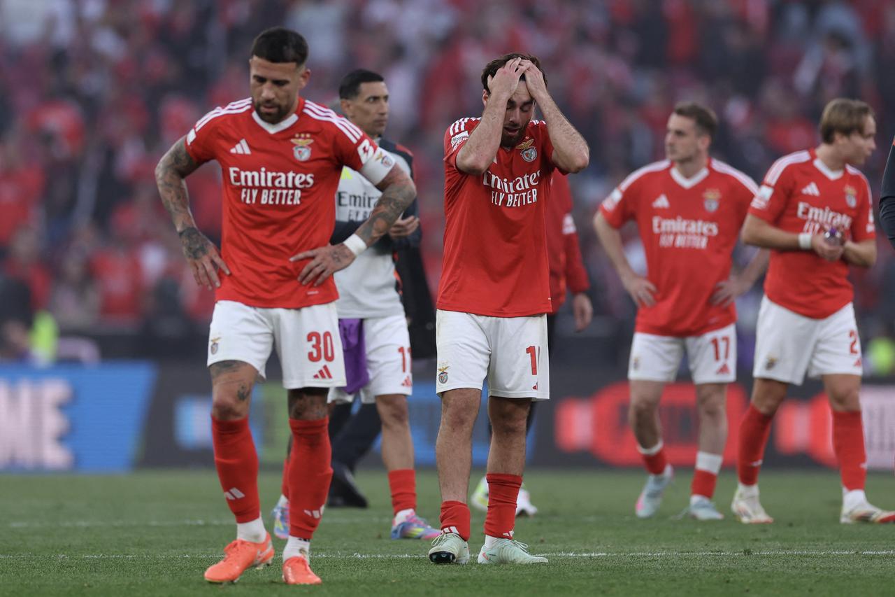 Benfica's Turkish midfielder #10 Orkun Kokcu reacts during the Portuguese League football match between SL Benfica and Sporting CP at Estadio da Luz in Lisbon, Portugal on May 10, 2025. (AFP Photo)