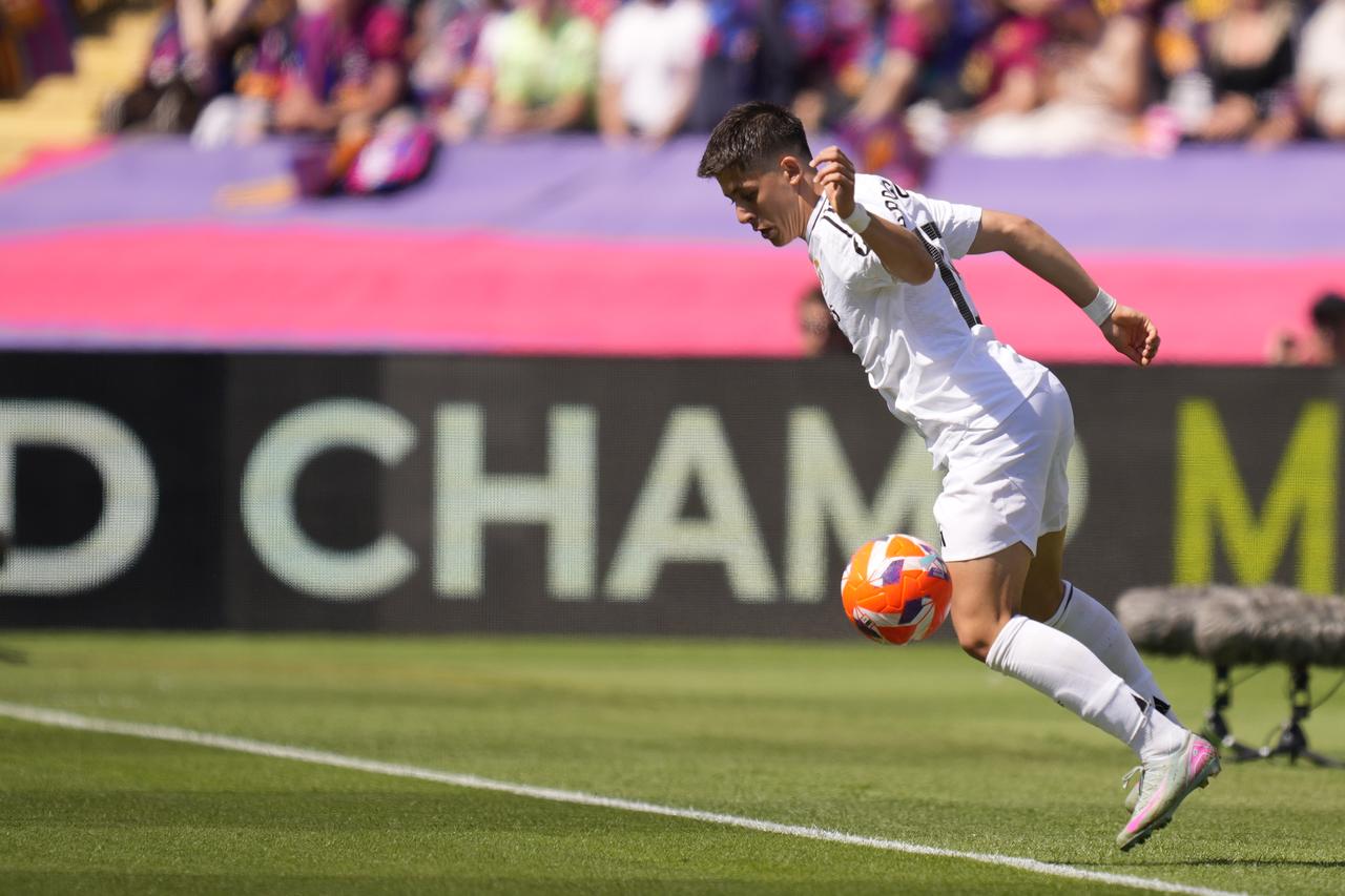 Arda Guler attacking midfield of Real Madrid and Türkiye in action during the La Liga match between FC Barcelona and Real Madrid at Estadi Olimpic Lluis Companys on May 11, 2025 in Barcelona, Spain. (AA Photo)