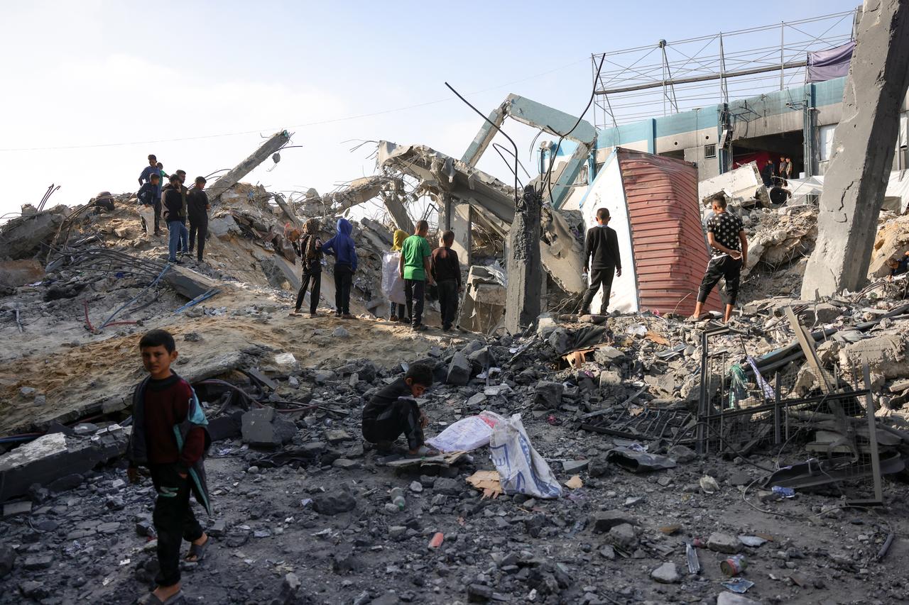 Palestinian children gather amid the rubble of an UNRWA aid supply depot and shelter, heavily damaged in an overnight Israeli strike in Jabalia in the northern Gaza Strip on May 10, 2025. (AFP Photo)