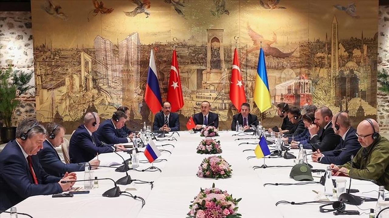 Russian and Ukrainian delegations meet face-to-face for peace talks in Istanbul, Türkiye, on March 29, 2022. (AA Photo)