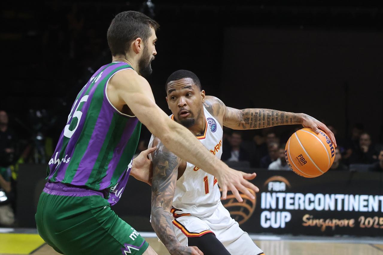 James Palmer (R) of Galatasaray in action during the Basketball Champions League Final match between Galatasaray and Unicaja Malaga at Sunel Arena in Athens, Greece on May 11, 2025. (AA Photo)