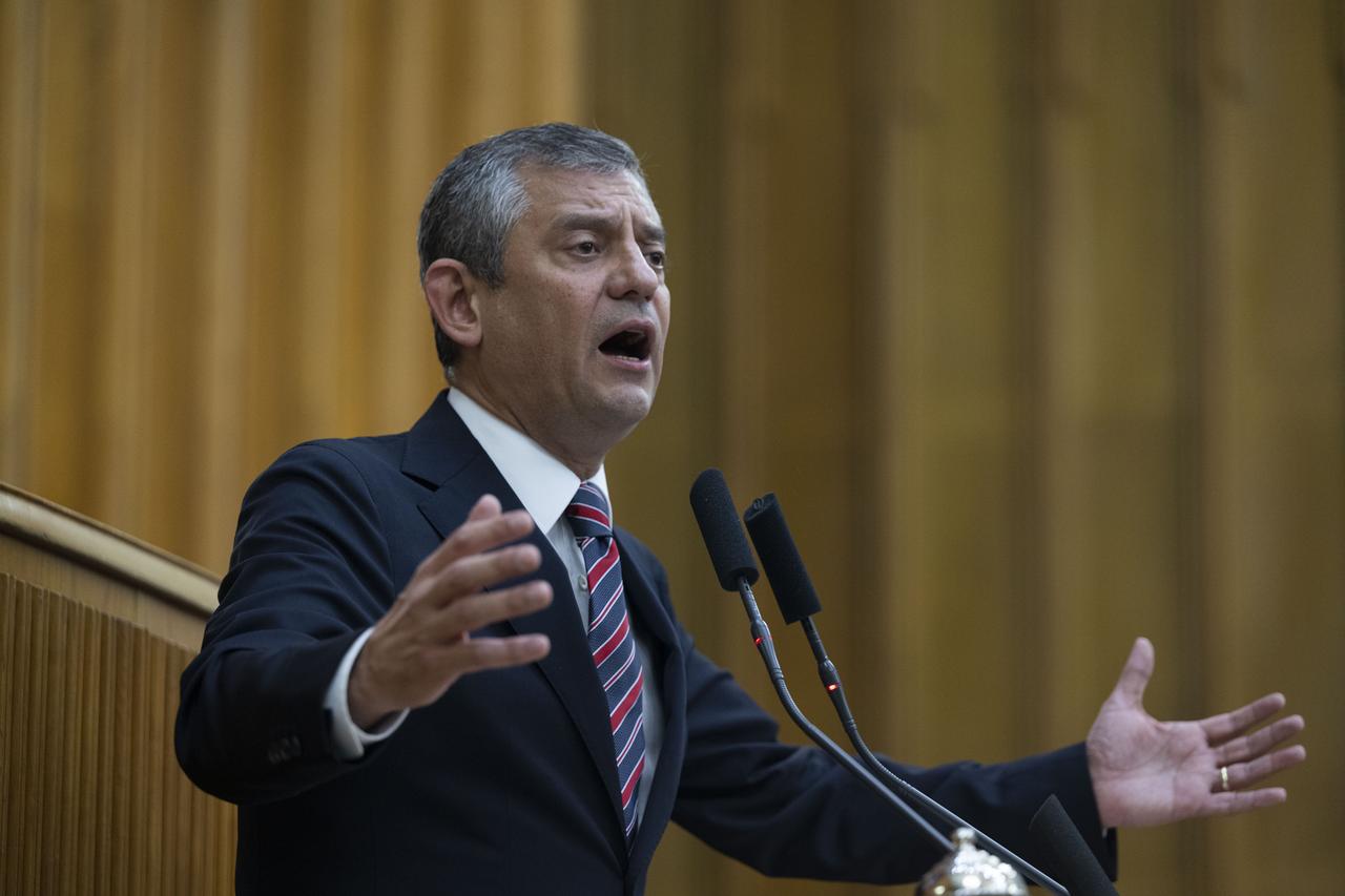  Leader of the Republican Peoples Party (CHP) Ozgur Ozel speaks during his partys group meeting at the Turkish Grand National Assembly in Ankara, Turkiye on May 6, 2025. (AA Photo)