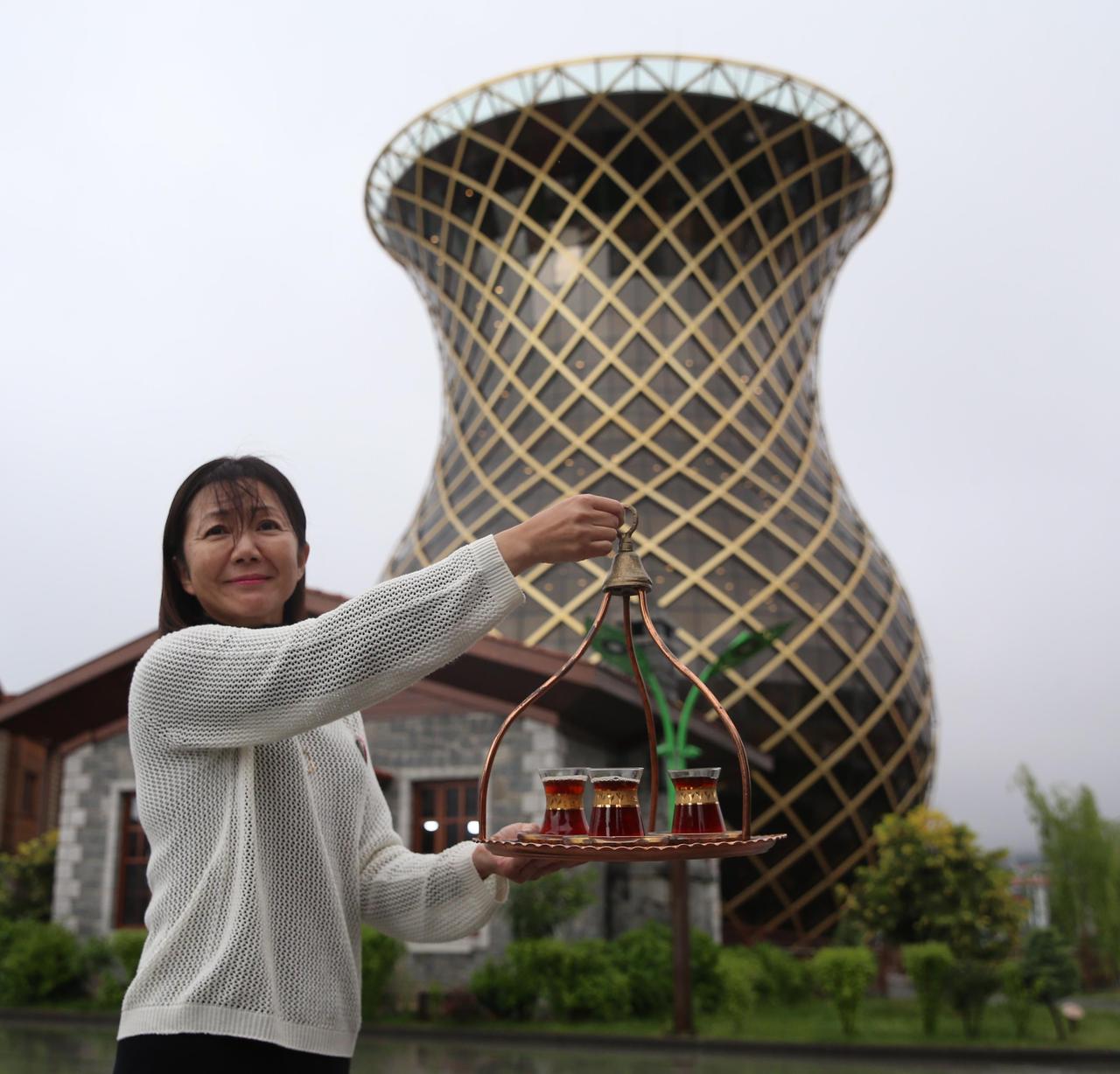 As part of an initiative to enhance the brand recognition of Turkish tea, Yumika Arita, the first  Turkish tea brewing master  selected in Japan, brewed and served tea to participants in Rize, Türkiye, May 13, 2025. (AA Photo)