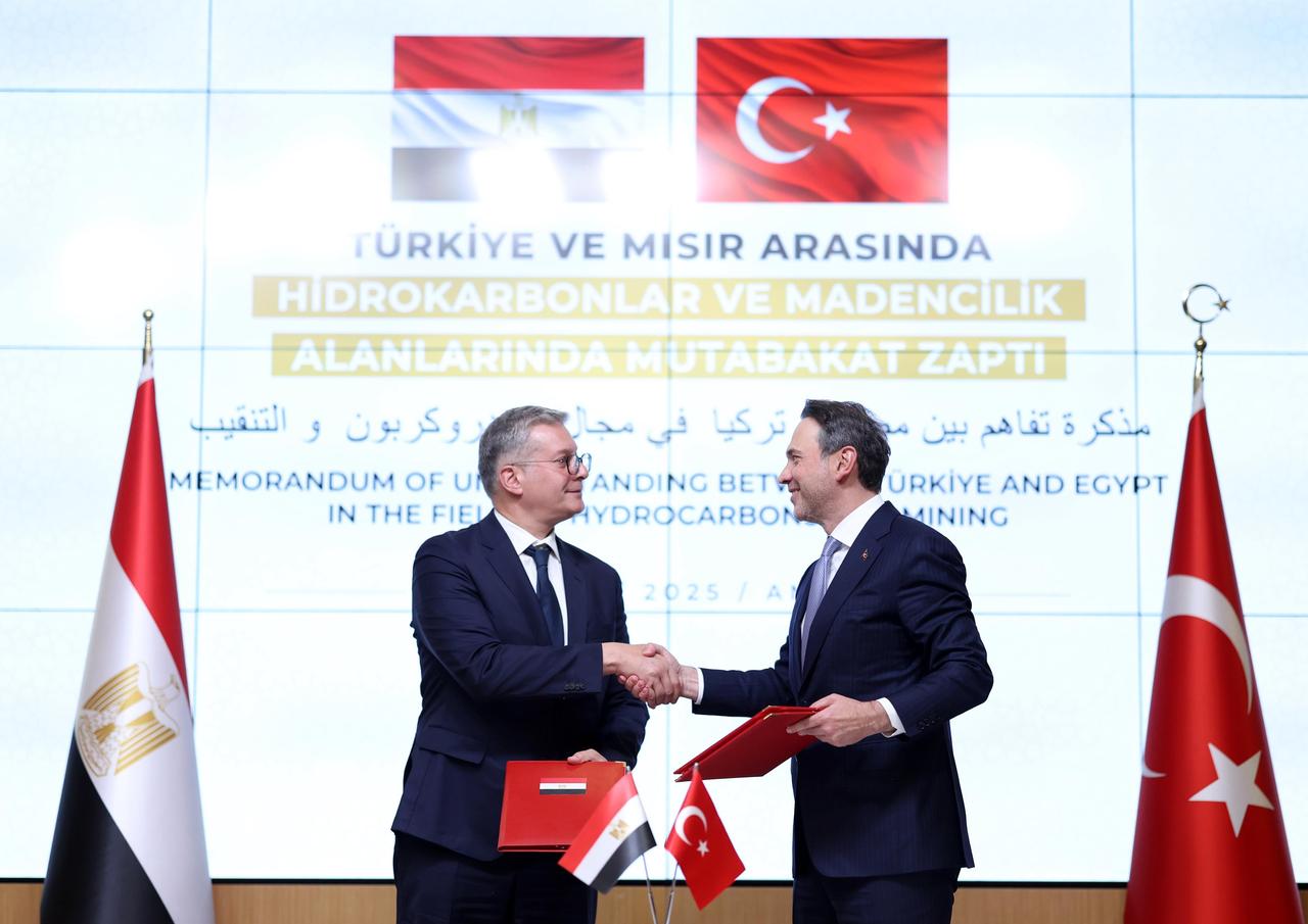 Turkish Energy Minister Alparslan Bayraktar and Egyptian Petroleum Minister Karim Badawi shake hands during the signing of a memorandum of understanding on hydrocarbons and mining between Türkiye and Egypt in Ankara, Türkiye, on May 13, 2025. (AA Photo)