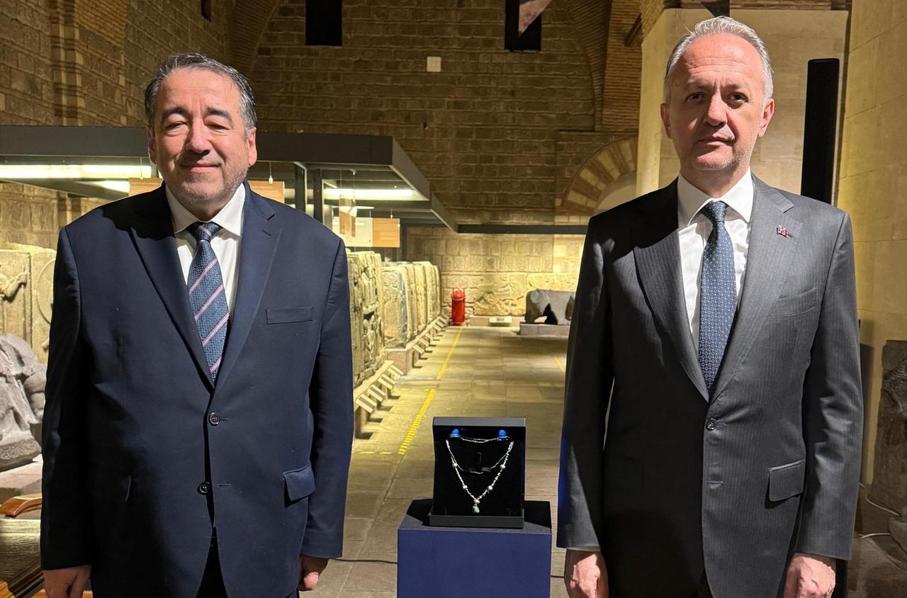 Türkiyes Deputy Minister of Culture and Tourism, Gokhan Yazgi (R), and Cesar Augusto De Las Casas Diaz (L), Perus Ambassador to Ankara, at Museum of Anatolian Civilizations, Ankara, Türkiye, May 14, 2025. (Photo via X/@kvmgm)