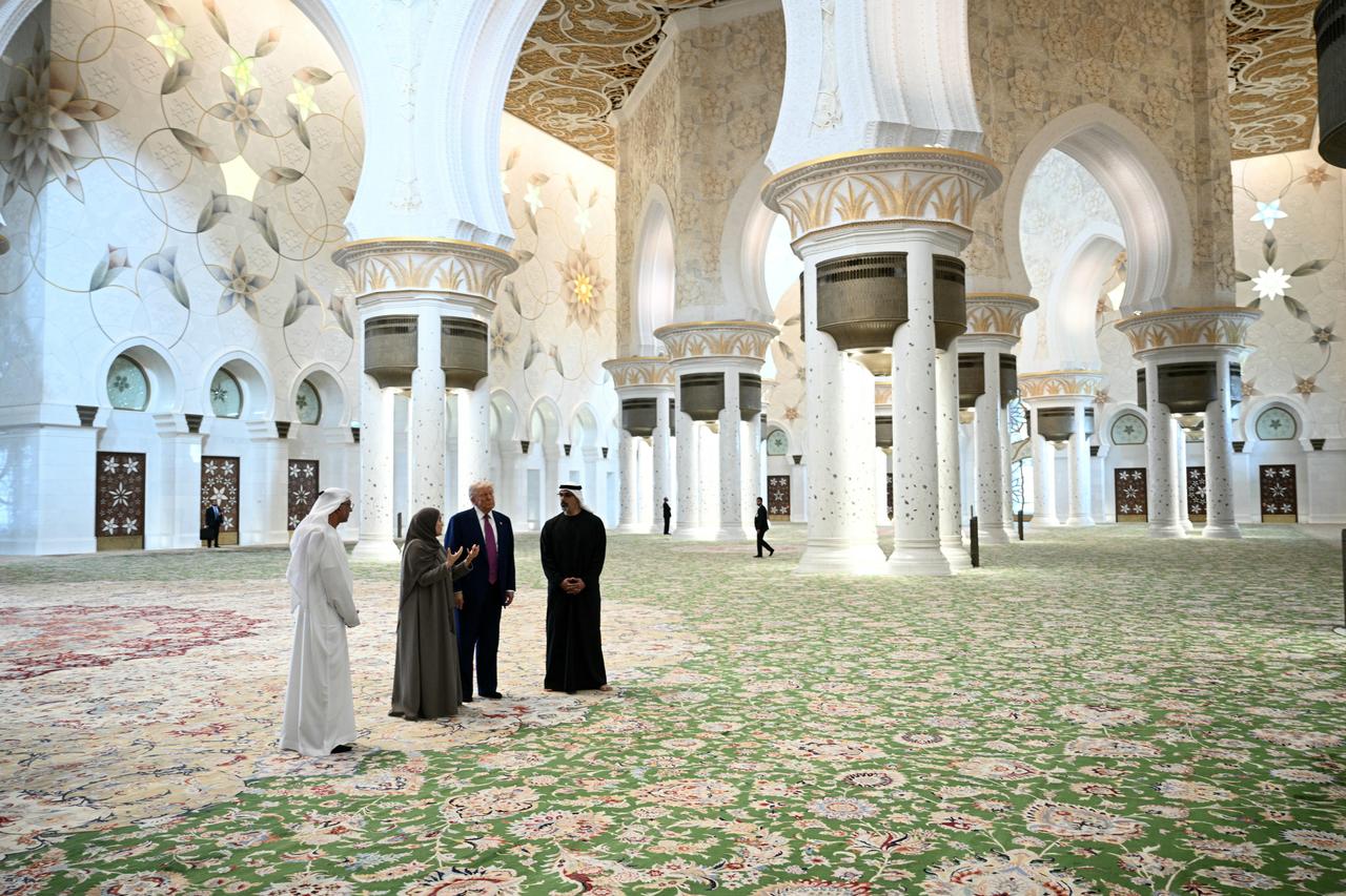 US President Donald Trump visits the Sheikh Zayed Grand Mosque, accompanied by Abu Dhabis Crown Prince Sheikh Khaled bin Mohamed bin Zayed Al Nahyan (R) during his official visit to Abu Dhabi, May 15, 2025. (AFP Photo)