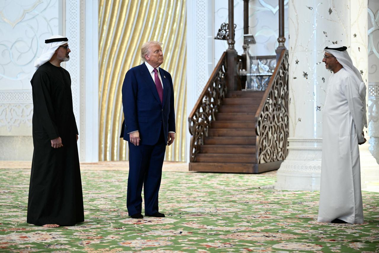 US President Donald Trump visits the Sheikh Zayed Grand Mosque, accompanied by Abu Dhabi's Crown Prince Sheikh Khaled bin Mohamed bin Zayed Al Nahyan (L), during his official visit to Abu Dhabi, May 15, 2025. (AFP Photo)