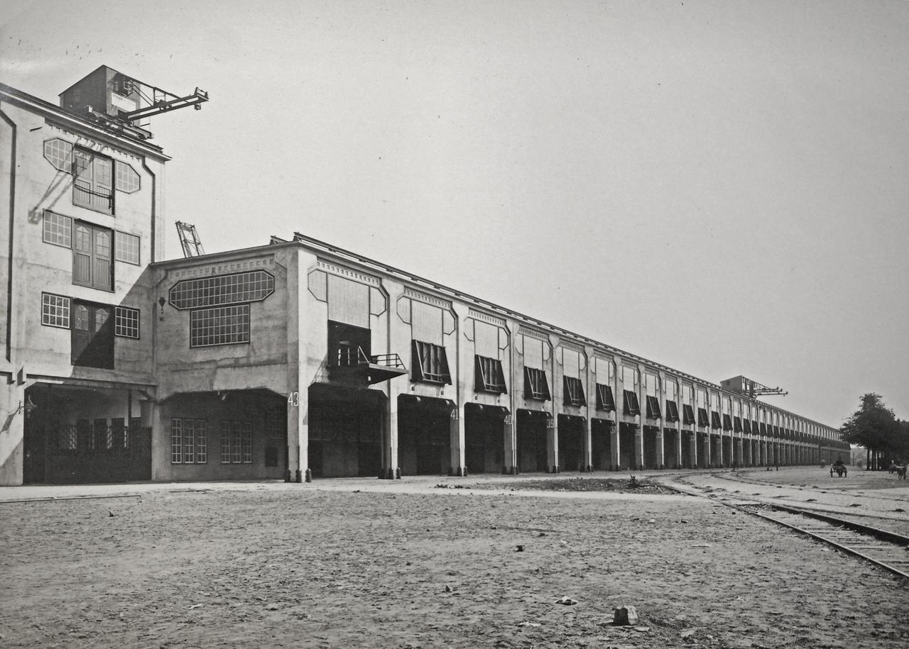 The historic San Francisco Warehouse on Katendrecht, Rotterdam, once the largest transshipment warehouse in the world, is shown in this archival photo, Rotterdam, Netherlands, accessed May 14, 2025. (Courtesy of Rotterdam City Archives/Fenix Museum)