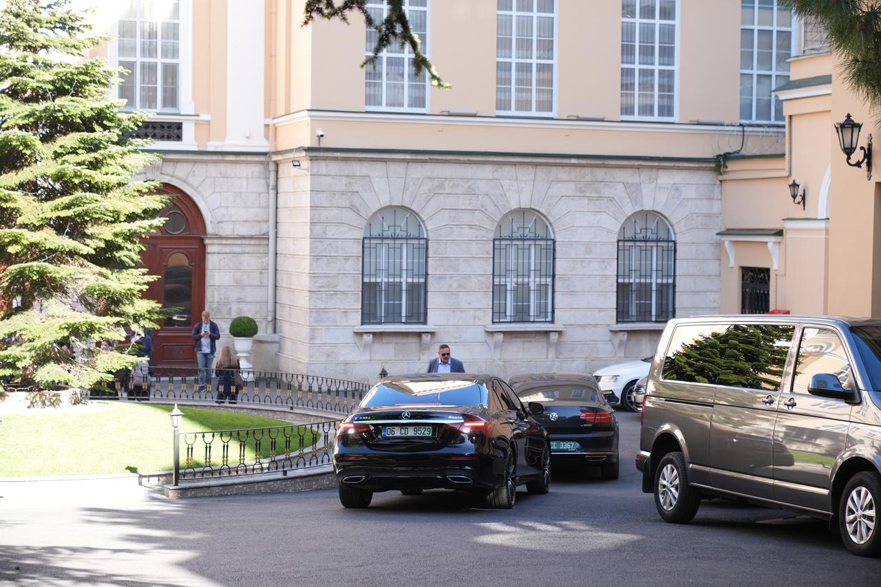 Russian delegation arrives at the Consulate General of Russian federation ahead of the statement of the Russian delegation in Istanbul, Türkiye on May 15, 2025. (AA Photo)
