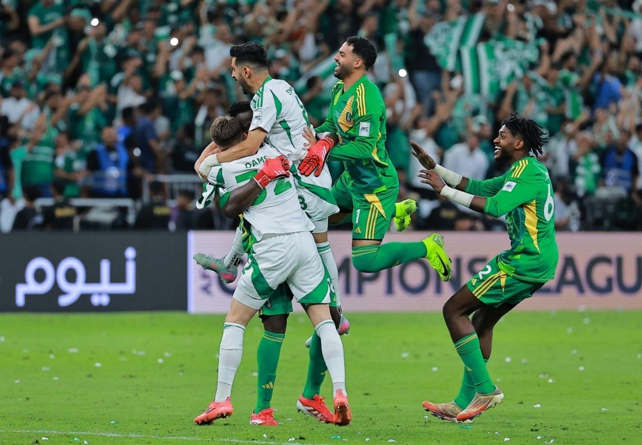 Saudi Arabia’s Al-Ahli beat Japan’s Kawasaki Frontale 2-0 to win the Asian Champions League Elite title for the first time at a raucous King Abdullah Sports City Stadium. (AFP Photo)