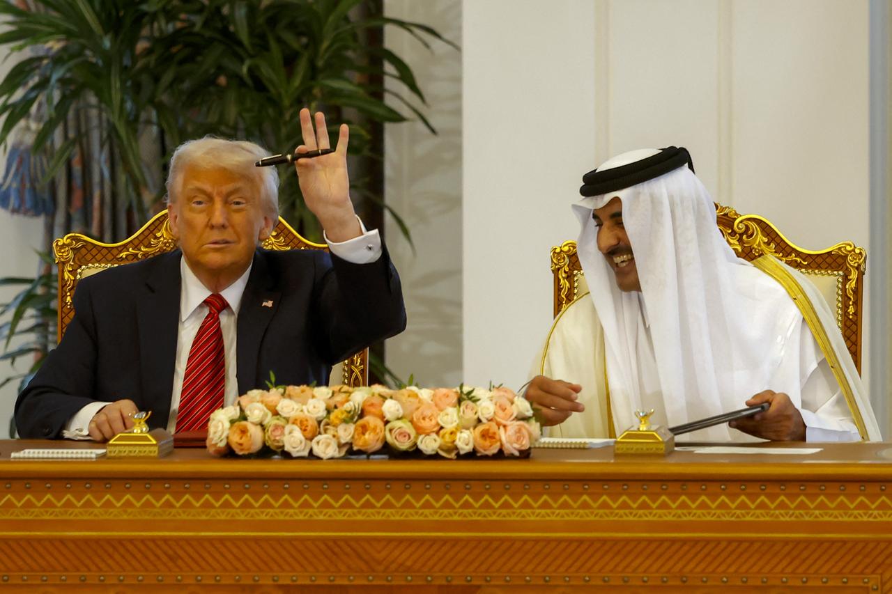 Trump pulls in $1.2 trillion deal from Qatar with record Boeing order