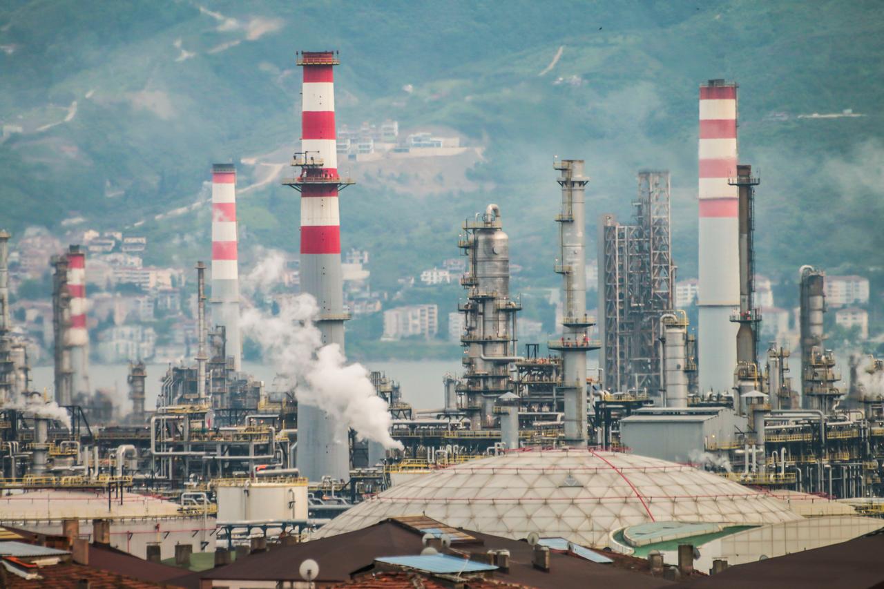 A general view of Tupras’s Izmit refinery, one of Türkiye’s largest industrial facilities located in Kocaeli, accessed on May 15, 2025. (Adobe Stock Photo)