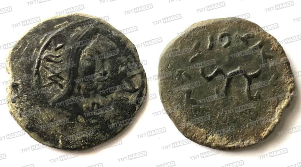 A view of the bronze coin near Tashkent, Uzbekistan, thought to date from the late 6th or early 7th century, inscribed “Turk-Kagan,” a phrase never before seen on coins from that period, MAy 14, 2025. (Photo via TRT Haber)