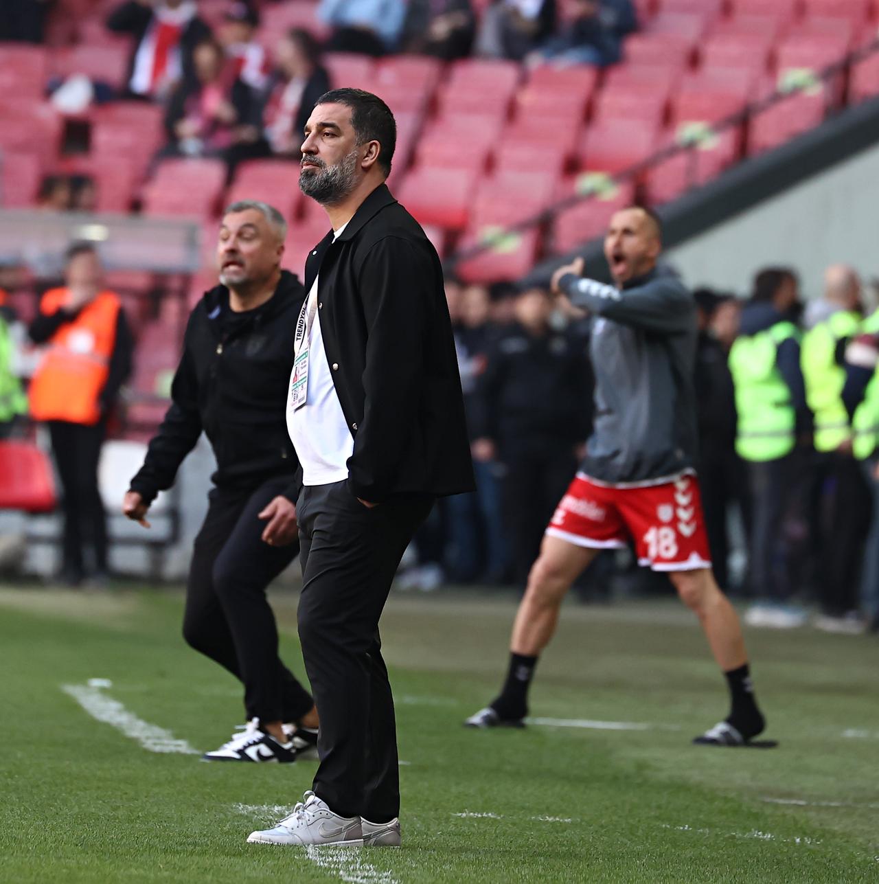 Arda Turan leads Ikas Eyüpspor as they face Samsunspor at Yeni 19 Mayis Stadium in Samsun, Türkiye, on May 4, 2025. (AA Photo)