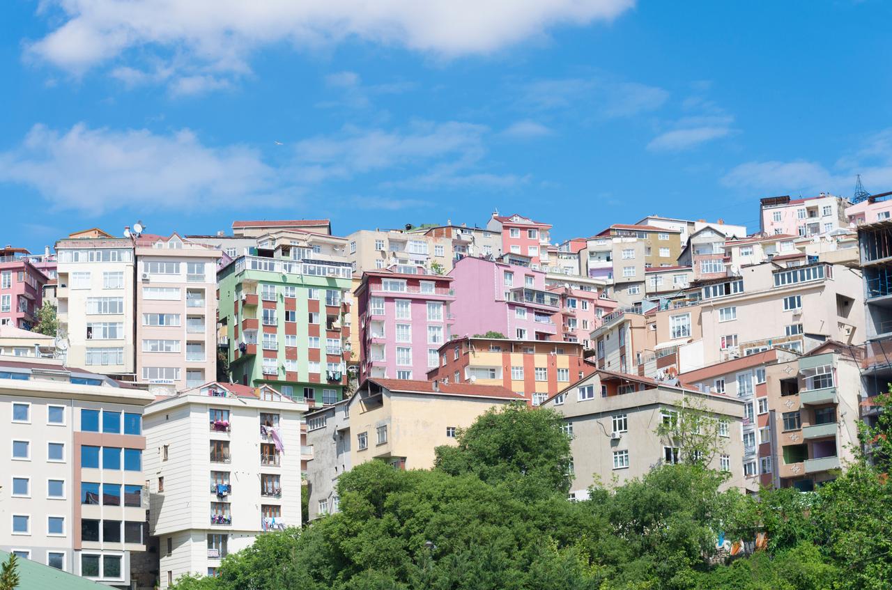 Residential buildings line a hillside in Istanbul, Türkiye, accessed on May 16, 2025. (Adobe Stock Photo)