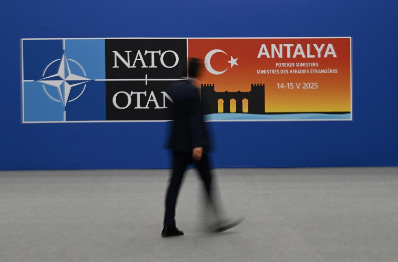 ANTALYA, TURKIYE - MAY 15: Press members are seen during the NATO Foreign Ministers Informal Meeting at the NEST Congress Center in Belek, Antalya, Turkiye on May 15, 2025. ( Ra?it Aydo?an - Anadolu Agency )