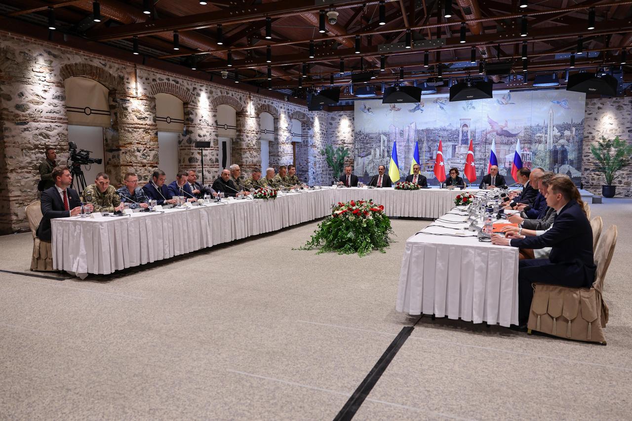 ISTANBUL, TURKIYE - MAY 16: Turkish Foreign Minister Hakan Fidan chairs Turkiye-Russia-Ukraine Trilateral Meeting at Dolmabahce Presidential Office in Istanbul, Turkiye on May 16, 2025.   ( Arda Küçükkaya - Anadolu Agency )