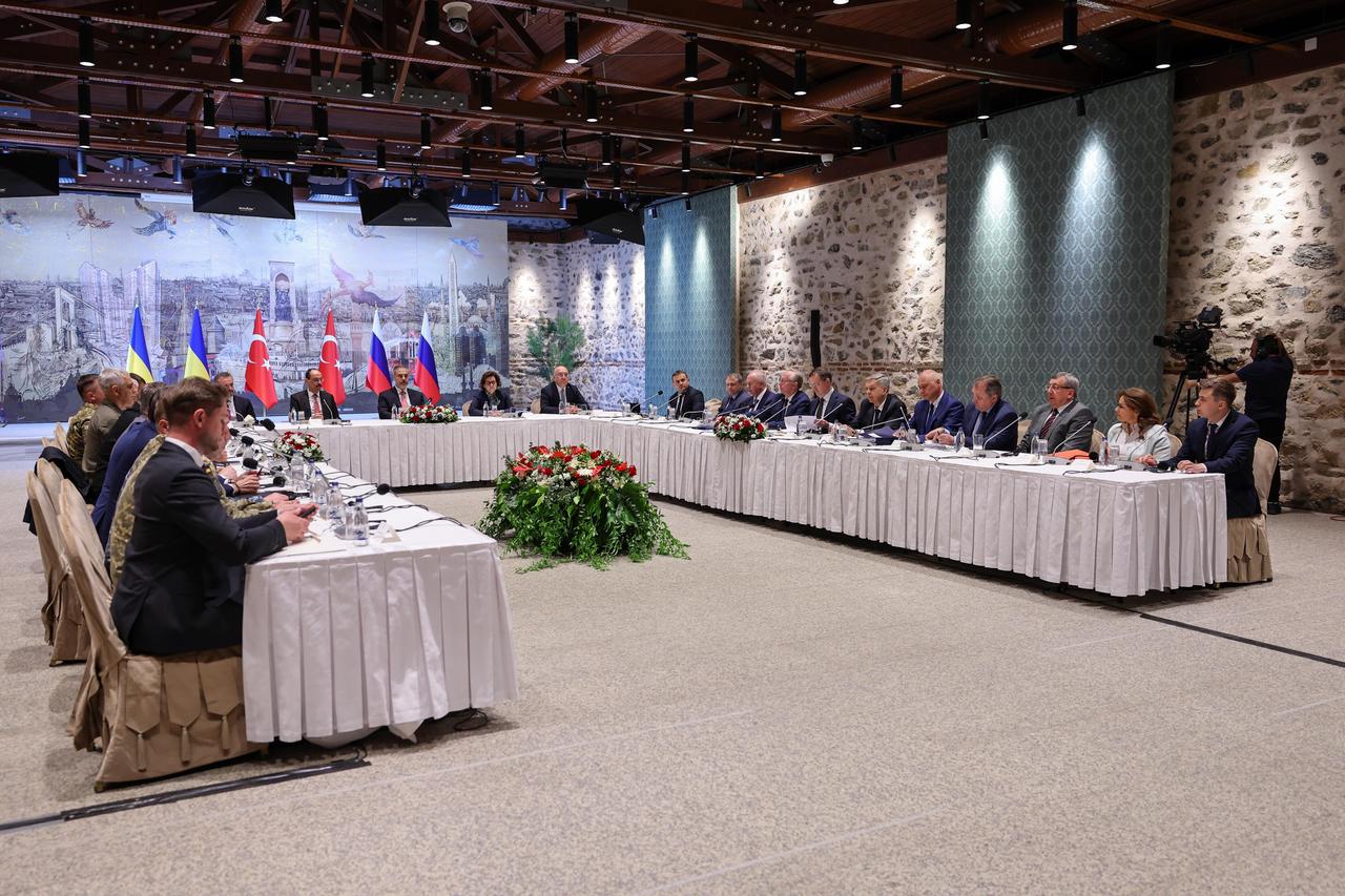 ISTANBUL, TURKIYE - MAY 16: Turkish Foreign Minister Hakan Fidan chairs Turkiye-Russia-Ukraine Trilateral Meeting at Dolmabahce Presidential Office in Istanbul, Turkiye on May 16, 2025.   ( Arda Küçükkaya - Anadolu Agency )