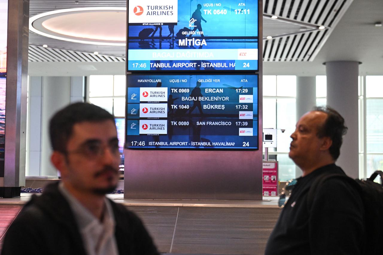 The first plane carrying Turkish citizens who want to leave the Libyan capital Tripoli has landed at Istanbul Airport. (AA Photo)