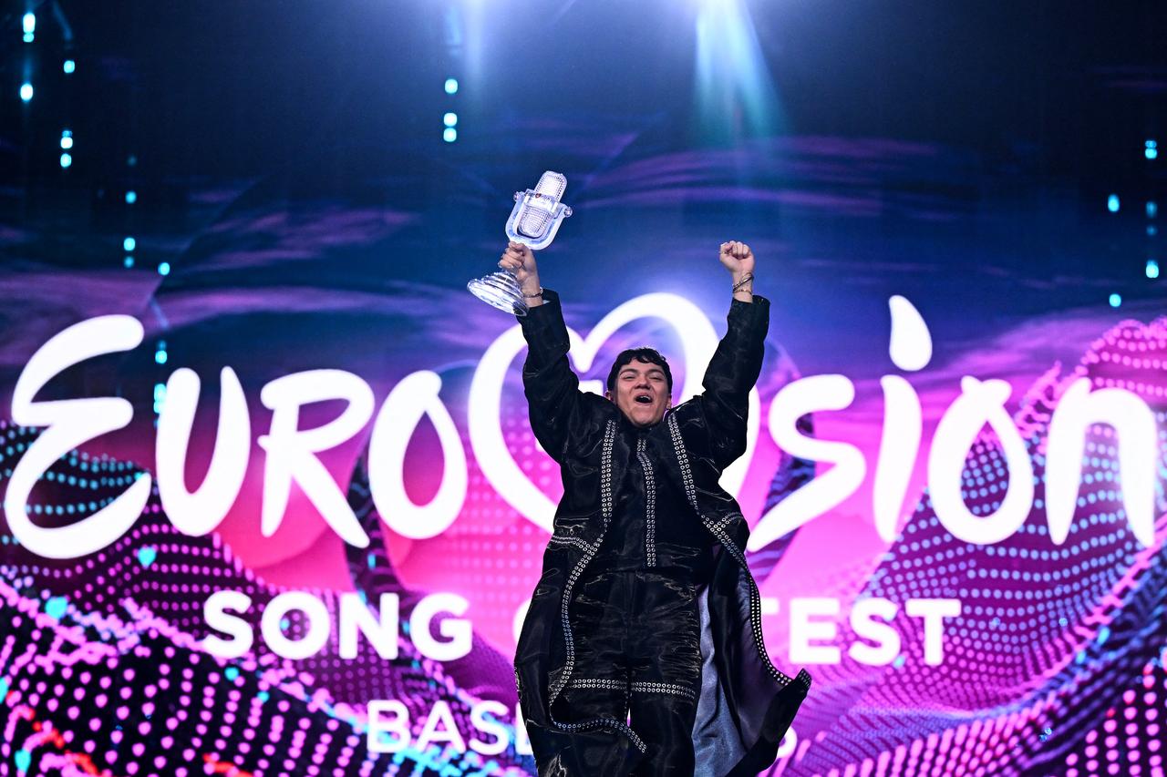 Austrian singer Johannes Pietsch, known as JJ representing Austria with the song  Wasted Love  celebrates with the 2025 Eurovision Song Contest trophy after winning the grand final at the St. Jakobshalle arena in Basel on May 18, 2025. (AFP Photo)