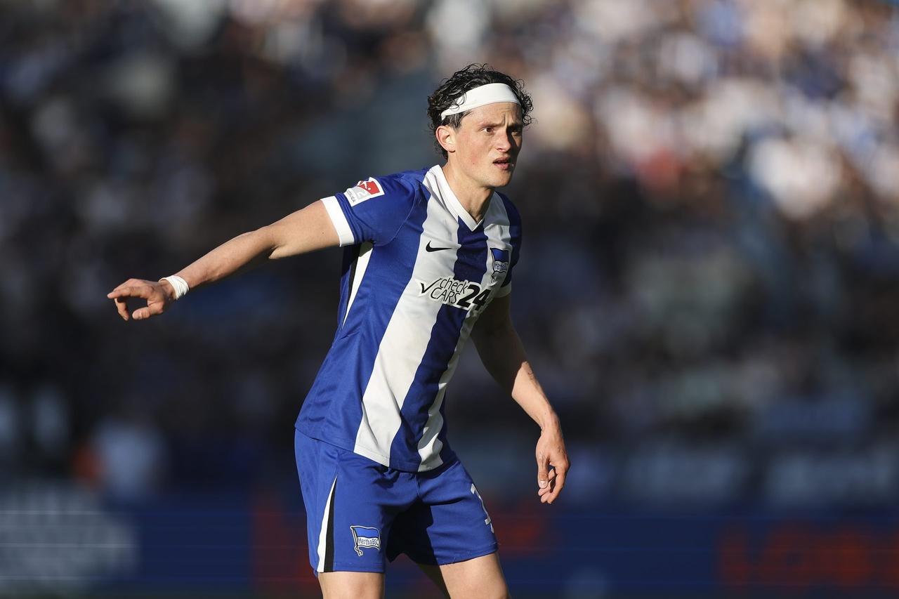 Berlin’s German forward #11 Fabian Reese reacts during the Bundesliga second division football match between Hertha BSC vs 1 FC Magdeburg at the Olympic Stadium (Olympiastadion) in Berlin, Germany on April 25, 2025. (AFP Photo)