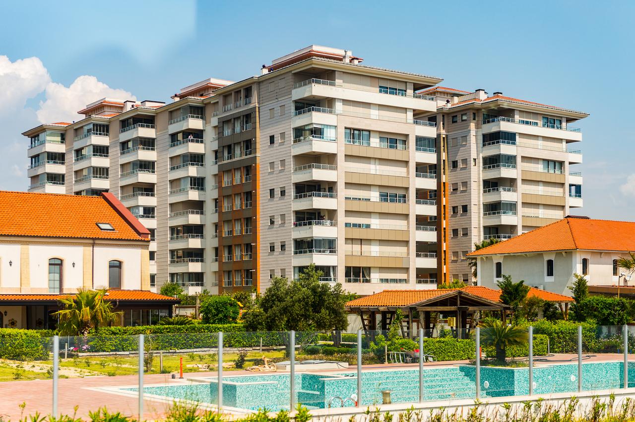 Luxury residential and hotel complex in Antalya, Türkiye, on April 15, 2015. (Adobe Stock Photo)