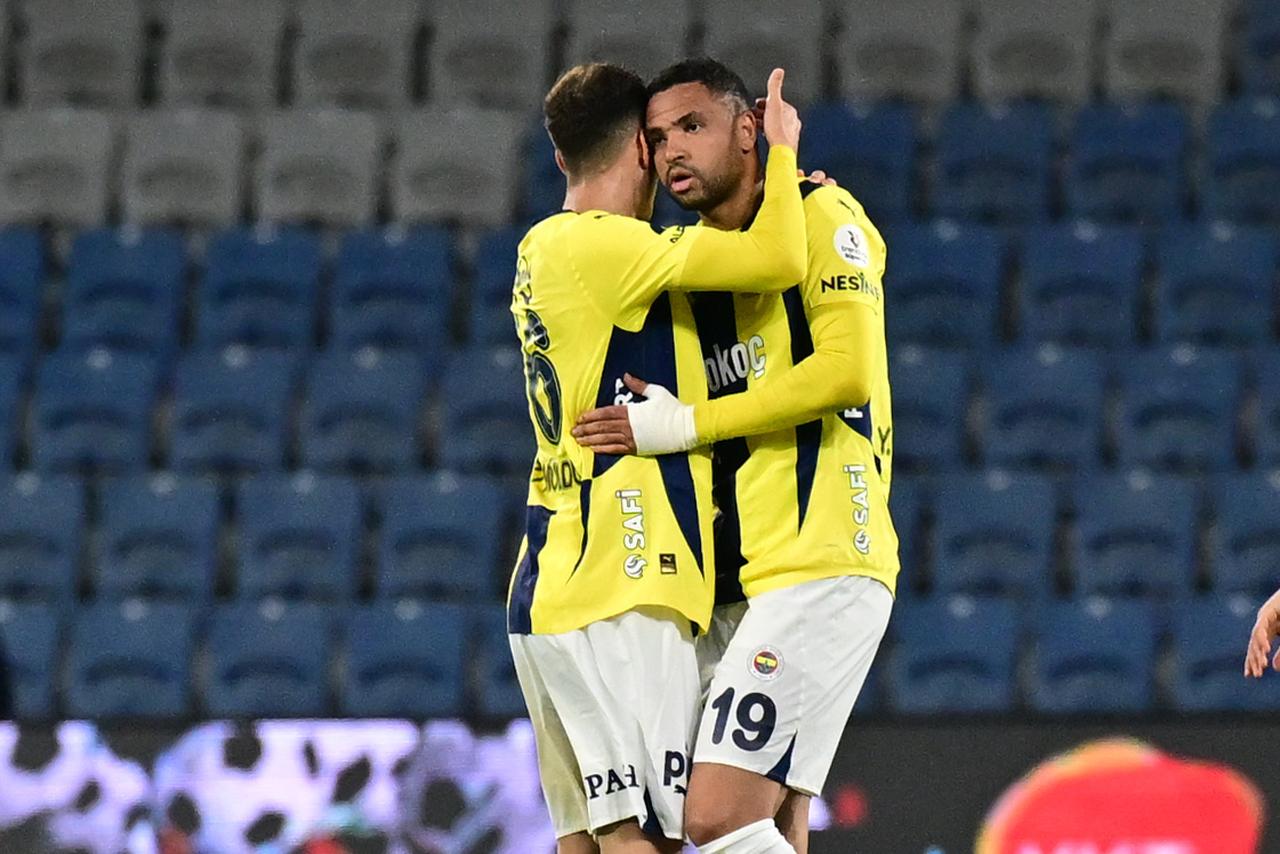 Youssef En-Nesyri (R) of Fenerbahce celebrates after scoring a goal during the Turkish Super Lig week 35 football match between RAMS Basaksehir and Fenerbahce at Basaksehir Fatih Terim Stadium in Istanbul, Turkiye on May 09, 2025. (AA Photo)