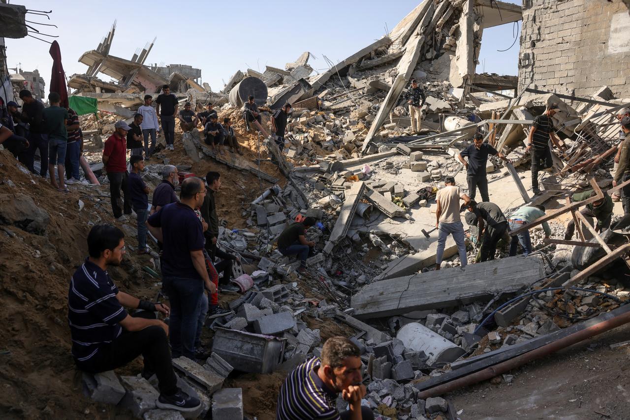 People sift through the rubble of the Zinati family home in Jabalia in the Northern Gaza Strip after it was destroyed in an Israeli strike, on May 16, 2025. Gazas civil defence agency said on May 16 that 50 people had been killed in Israeli strikes on the Palestinian territory since midnight. (Photo by BASHAR TALEB / AFP)