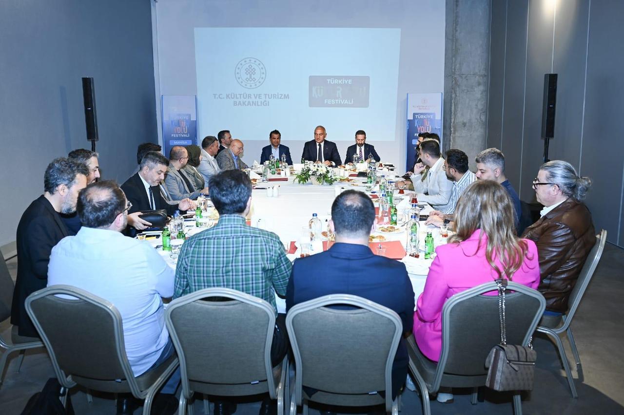 Turkish Tourism Minister Mehmet Nuri Ersoy meets with senior journalists and media executives at a media gathering held in Manisa, Türkiye, on May 17, 2025. (Photo via turkiyegazetesi.com.tr)