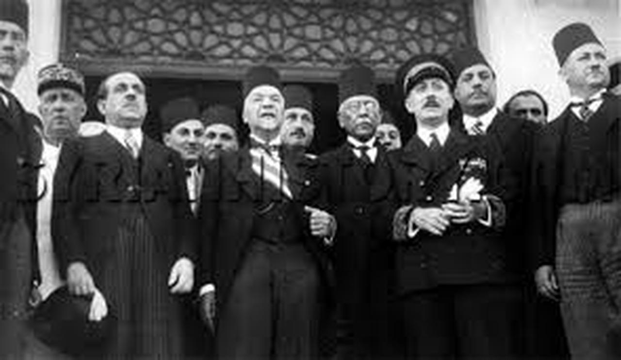 Syrias first president al-Abid (middle) is seen delivering a speech in mid 1930s in Syrias capital Damascus.