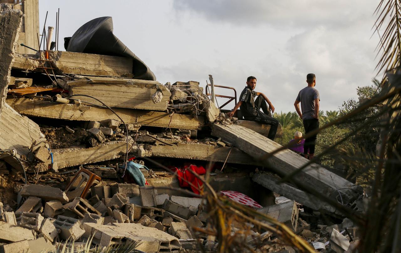 DEIR AL BALAH, GAZA - MAY 19: A view of the Badwan family house after it was destroyed in an Israeli attack in Deir al Balah, Gaza on May 19, 2025. ( Ashraf Amra - Anadolu Agency )