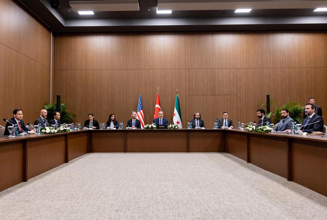 Turkish Foreign Minister Hakan Fidan (C), US Secretary of State Marco Rubio and Syrian Foreign Minister Assad Hassan Shayban attend the Türkiye-US-Syria trilateral meeting held on the occasion of the NATO Foreign Ministers Informal Meeting at the NEST Congress Center in Antalya, Türkiye on May 15, 2025. (AA Photo)