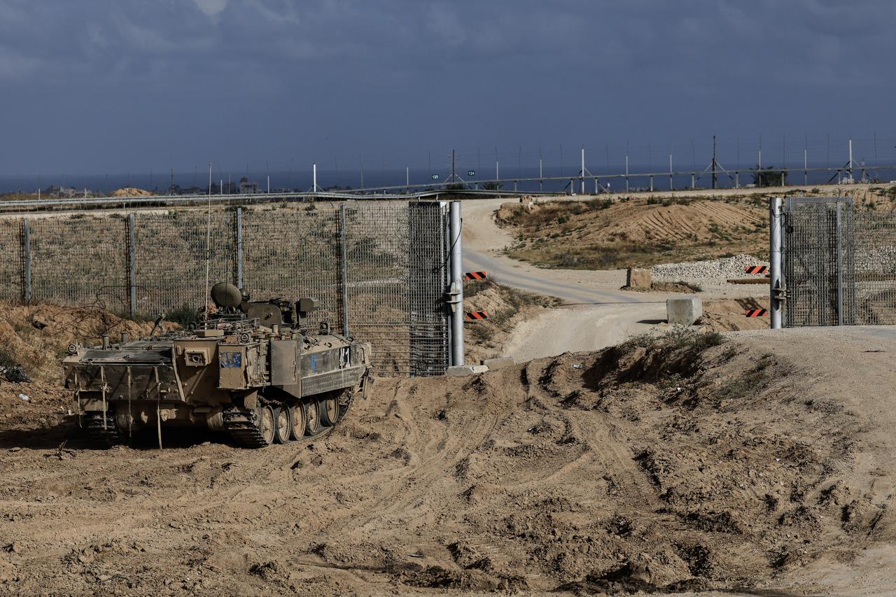 GAZA STRIP - MAY 19: Israeli tanks and military vehicles continue to attack along the border line of the Gaza Strip on May 19, 2025.  ( Tsafrir Abayovf  - Anadolu Agency )