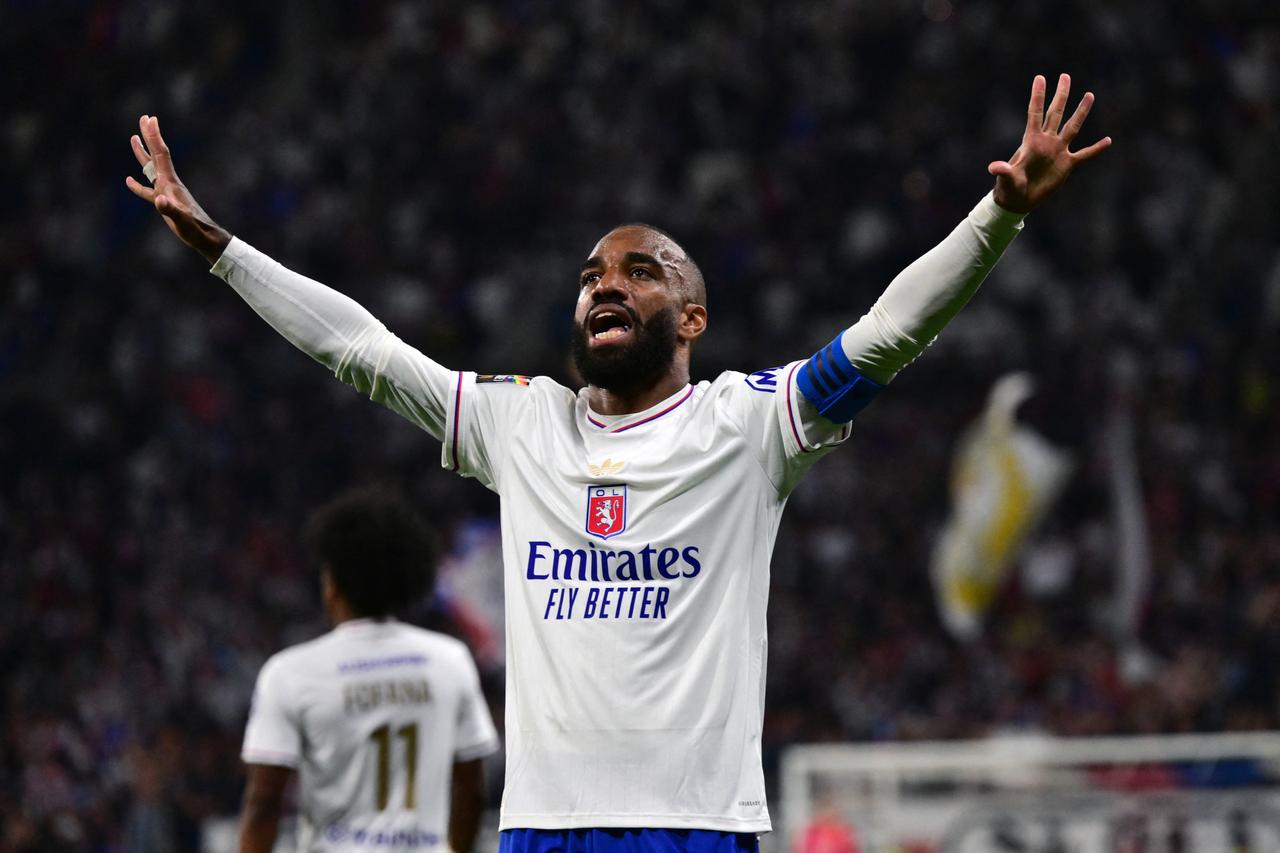 Besiktas rekindles interest in Alexandre Lacazette ahead of new season