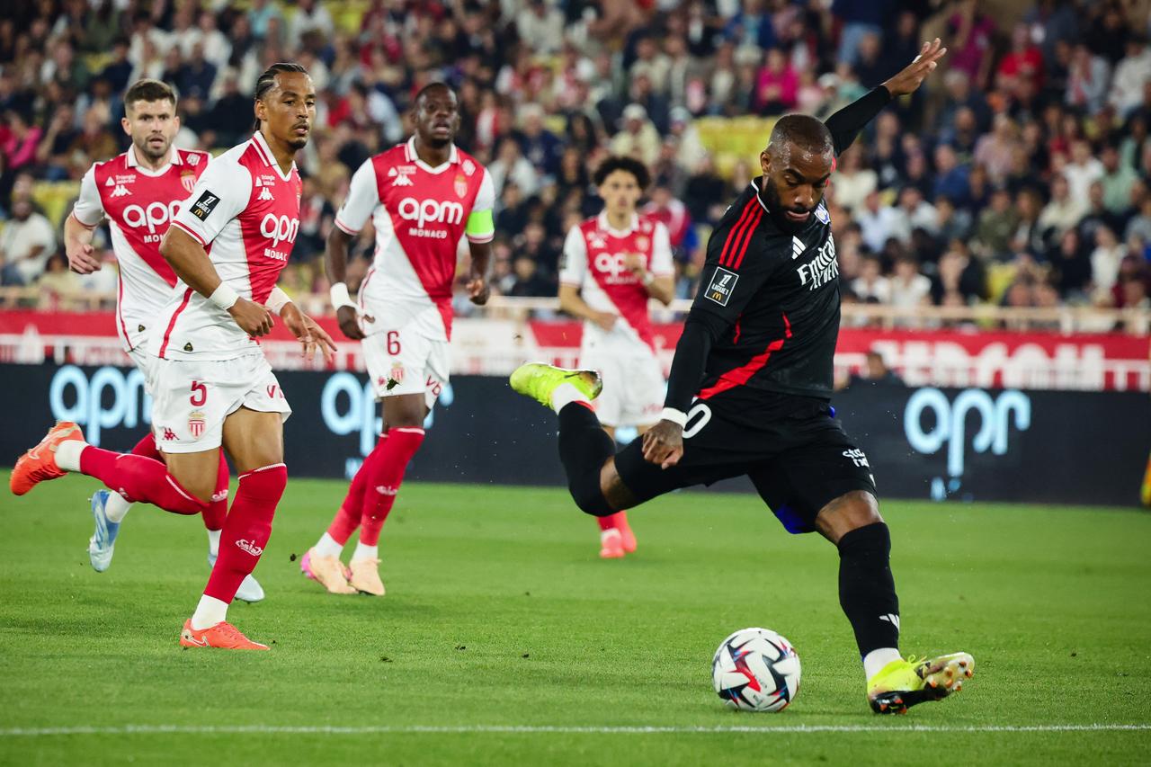 Lyon's French forward #10 Alexandre Lacazette (R) kicks the ball during the French L1 football match between AS Monaco and Olympique Lyonnais (OL) at the Louis II Stadium (Stade Louis II) in the Principality of Monaco on May 10, 2025. (AFP Photo)