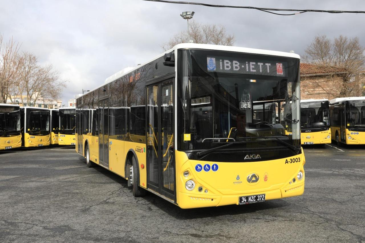 A city bus stands parked in the municipal bus depot. (Source: IETT)