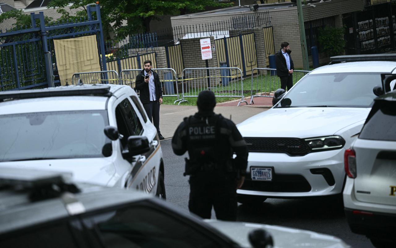 Security officers surround the Israeli Embassy in Washington, DC, on May 22, 2025. (AFP Photo)