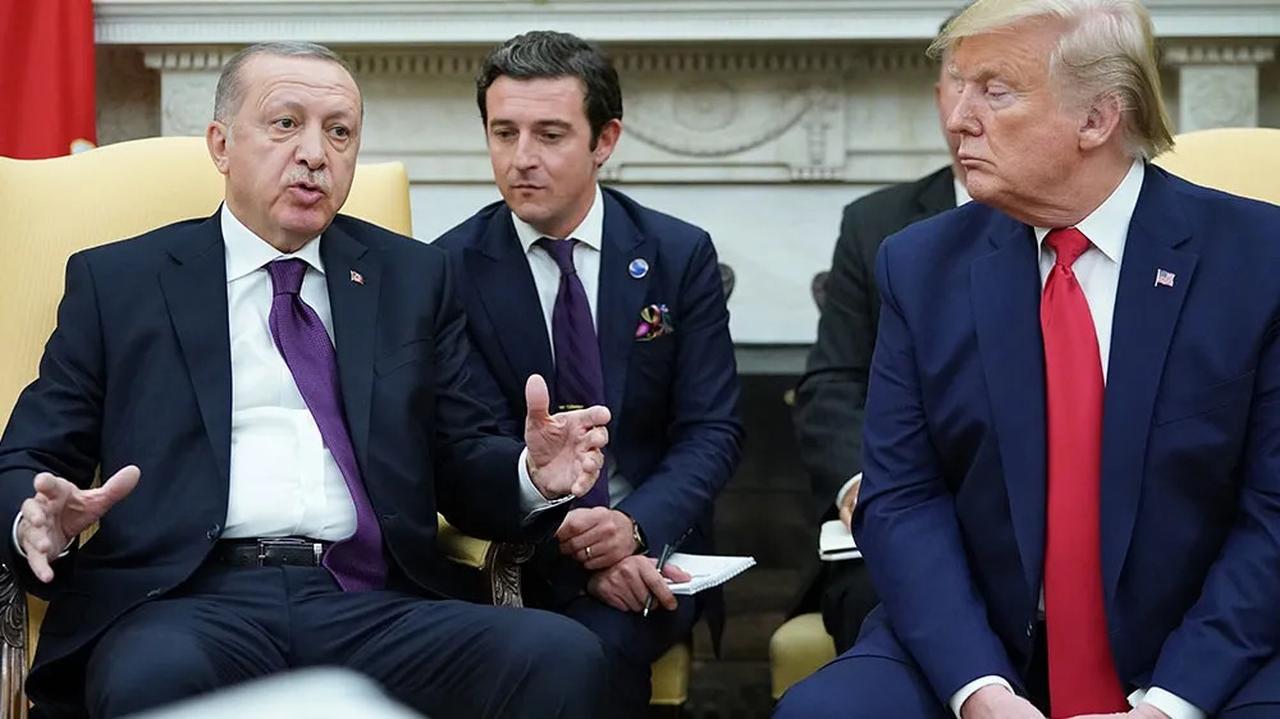 US President Donald Trump and Türkiyes President Recep Tayyip Erdogan take part in a meeting in the Oval Office of the White House, accessed on May 22, 2025. (AFP Photo)