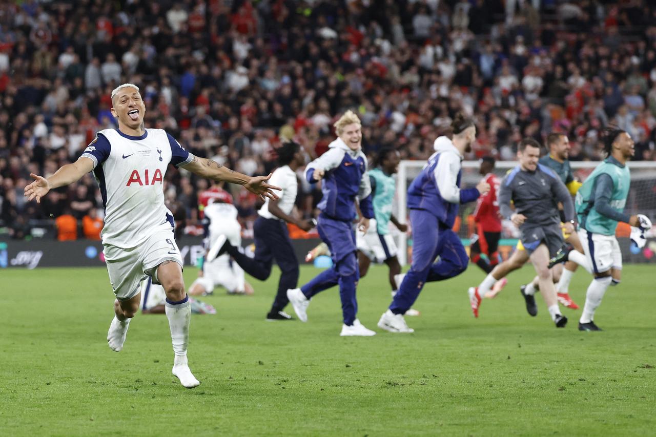 Tottenham Hotspur players including Brazilian forward #09 Richarlison celebrate after the UEFA Europa League final football match between Tottenham Hotspur and Manchester United at the San Mames stadium in Bilbao on May 21, 2025. (AFP Photo)