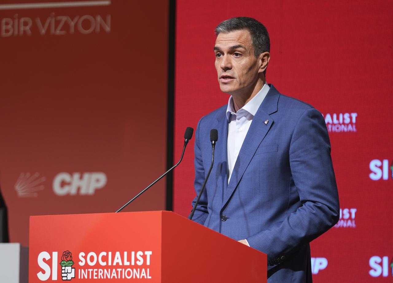 Spanish Prime Minister Pedro Sanchez makes a speech during the Socialist International Council Meeting held at a hotel in Besiktas district of Istabul, Turkiye on May 24, 2025.  (AA Photo)