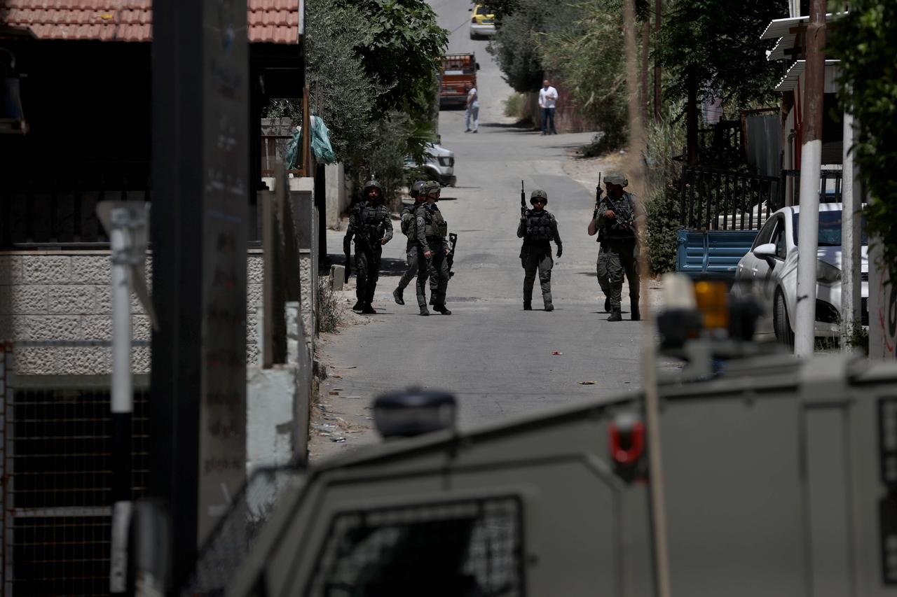 NABLUS, WEST BANK - MAY 20: The Israeli army raids the Old Askar refugee camp in the city of Nablus in the northern part of West Bank on May 20, 2025. Israeli forces entered the camp in the east of the city and surrounded some neighborhoods within the camp. ( Issam Rimawi  - Anadolu Agency )