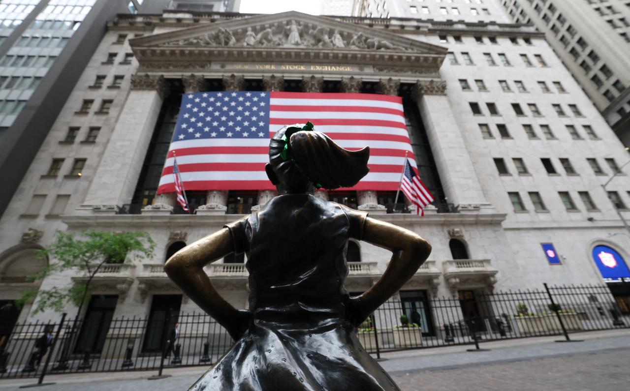 The “Fearless Girl” sculpture outside the New York Stock Exchange May 23, 2025, before the start of the Memorial Day weekend. Wall Street stocks opened lower May 23 after the opening bell, the S&P 500 was down 1.2 percent after US President Donald Trump warned of 50 percent tariffs on EU goods and 25 percent tariffs on Apple. (Photo by TIMOTHY A. CLARY / AFP) / RESTRICTED TO EDITORIAL USE - MANDATORY MENTION OF THE ARTIST UPON PUBLICATION - TO ILLUSTRATE THE EVENT AS SPECIFIED IN THE CAPTION