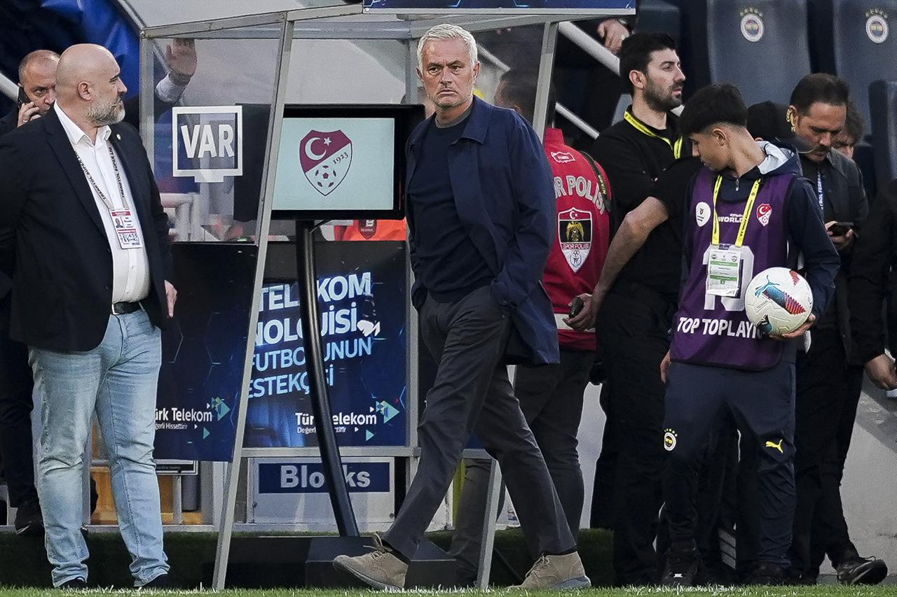 Head Coach Jose Mourinho of Fenerbahce watches the game during the Turkish Super Lig week 36 football match between Fenerbahce and Ikas Eyupspor at Ulker Stadium in Istanbul, Turkiye, on May 18, 2025. (AA Photo)