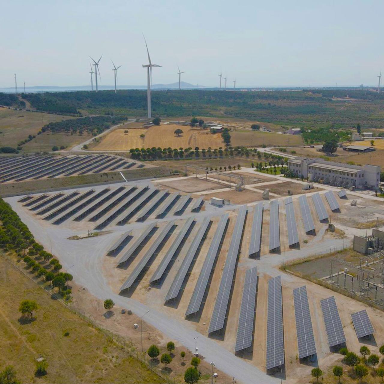A large-scale solar power plant with adjacent operational buildings in Türkiye, accessed on May 26, 2025. (Photo via yeo.com.tr)