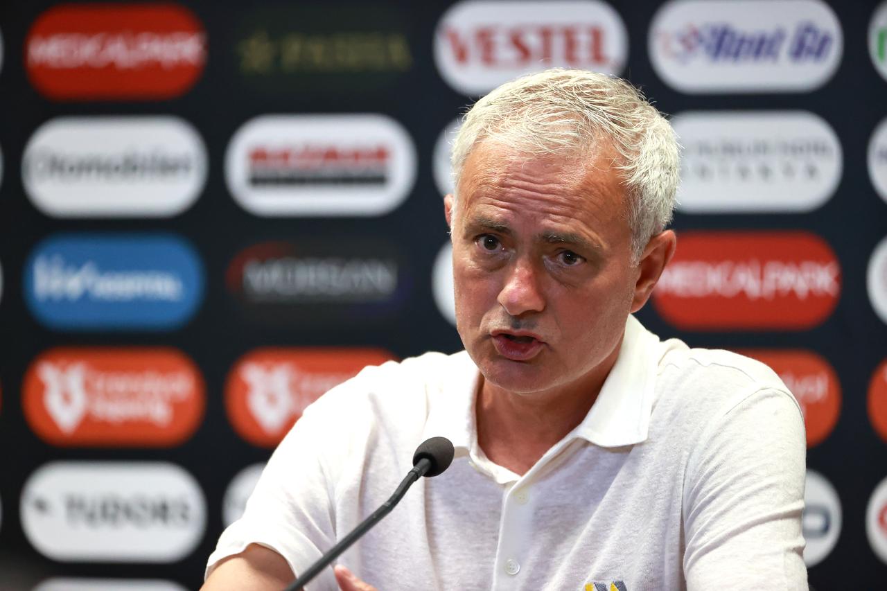 MERSIN, TURKIYE - MAY 26: Head coach Jose Mourinho of Fenerbahce holds a press conference after the 37th week of the Turkish Super Lig between Fenerbahce and Atakas Hatayspor at Mersin Stadium in Mersin, Turkiye, on May 26, 2025. ( Serkan Avci - Anadolu Agency )