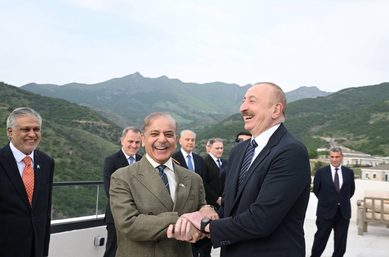 LACHIN, AZERBAIJAN - MAY 27: (----EDITORIAL USE ONLY - MANDATORY CREDIT - AZERBAIJANI PRESIDENCY / HANDOUT - NO MARKETING NO ADVERTISING CAMPAIGNS - DISTRIBUTED AS A SERVICE TO CLIENTS----) Azerbaijani President Ilham Aliyev (R) meets with Pakistani Prime Minister Muhammad Shehbaz Sharif (L) in the city of Lachin, Azerbaijan on May 27, 2025. ( Azerbaijani Presidency/Handout - Anadolu Agency )