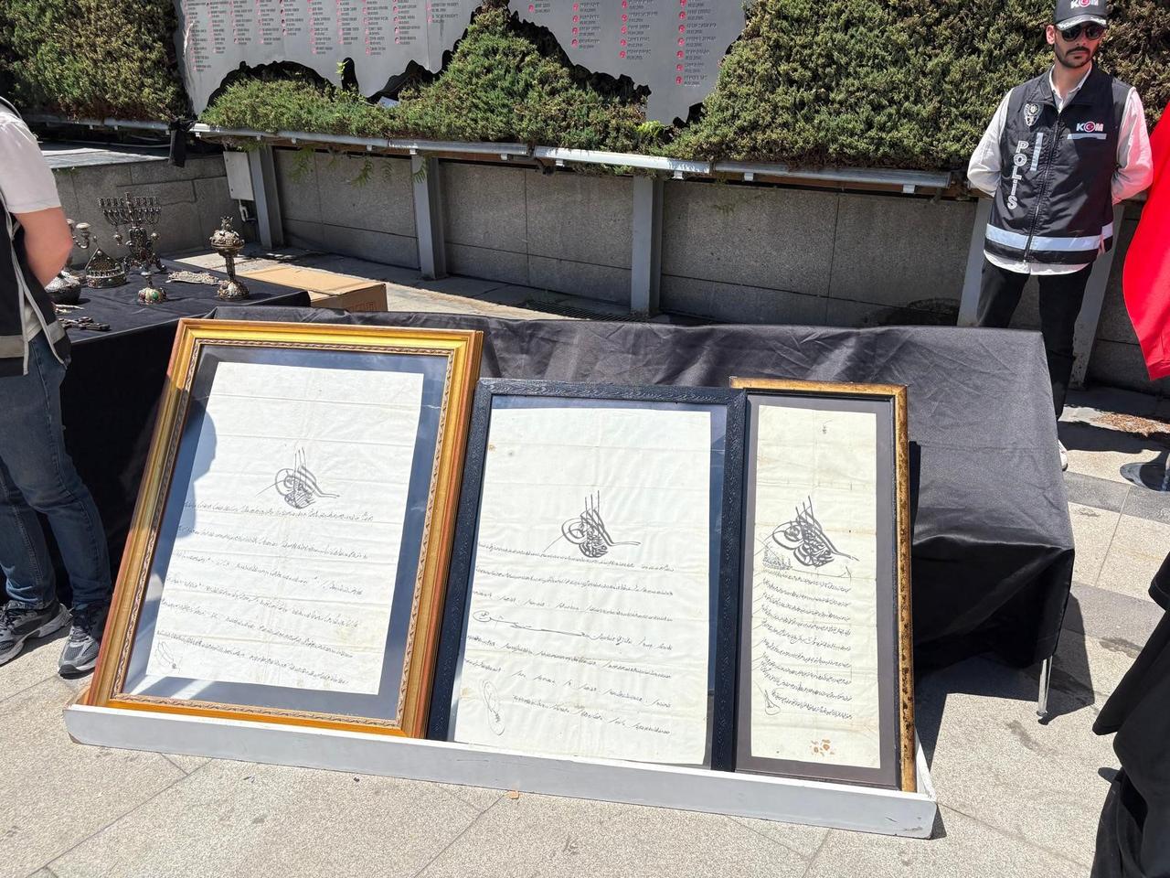 Ottoman-era decrees seized during an antiquities operation in Istanbul, Türkiye, 28 May 2025. (IHA Photo)