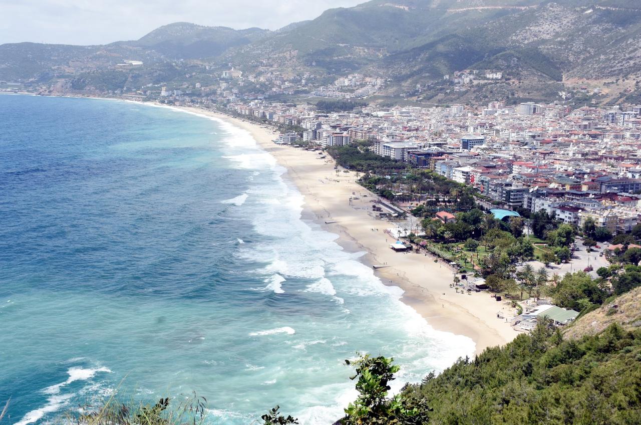 The 2-kilometer-long Cleopatra Beach is ready to welcome vacationers, in Antalya, Türkiye. (AA file Photo)