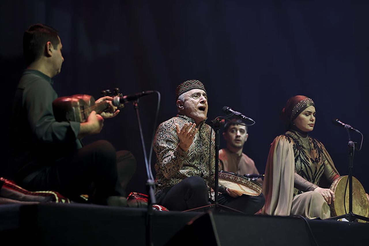 Alim Qasimov and Fargana Qasimova performed at the Ataturk Culture Center on March 6, 2025. (AA Photo)