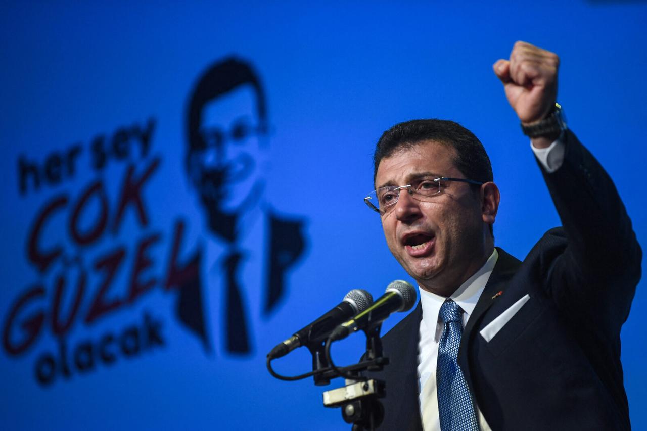 Turkish opposition candidate for the Istanbul re-run for the mayor's election, Ekrem Imamoglu gestures as he delivers a speech on stage during his repeated political campaign coordination meeting on May 22, 2019 in Istanbul. (AFP Photo)
